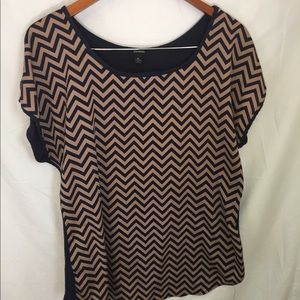 Espresso, Blouse navy & tan, scoop neck; t-shirt